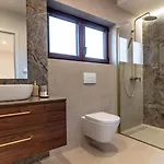 Вилла Modern Istrian Lere With Pool, Bbq Lounge & Activities In Sisan *