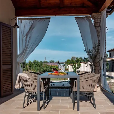 Modern Istrian Lere With Pool, Bbq Lounge & Activities In Sisan