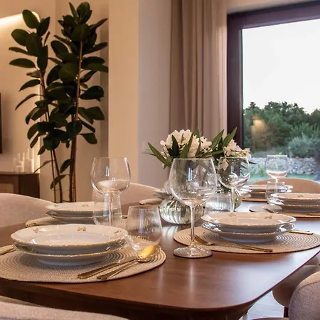 Modern Istrian Lere With Pool, Bbq Lounge & Activities In Sisan Villa Liznjan