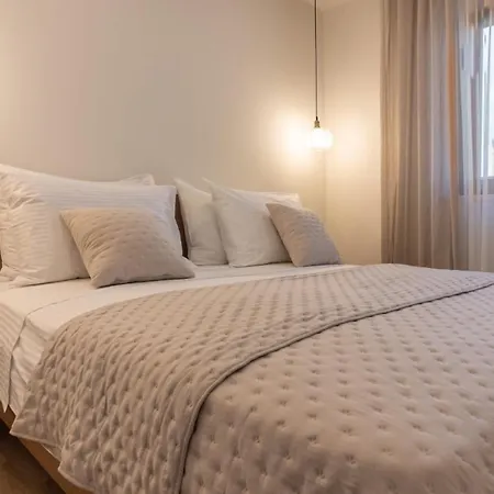 Modern Istrian Lere With Pool, Bbq Lounge & Activities In Sisan *