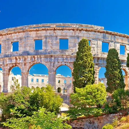 Modern Istrian Lere With Pool, Bbq Lounge & Activities In Sisan Villa Liznjan