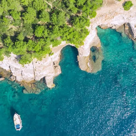 Modern Istrian Lere With Pool, Bbq Lounge & Activities In Sisan Villa Liznjan