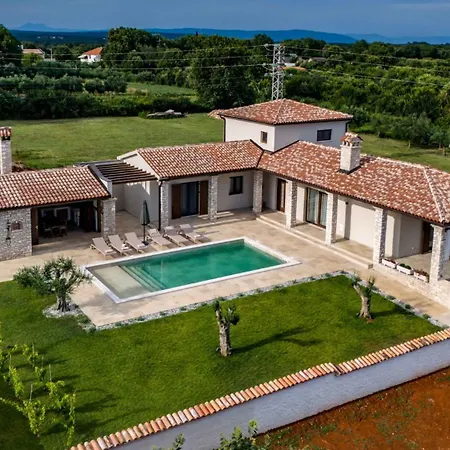Modern Istrian Lere With Pool, Bbq Lounge & Activities In Sisan Ližnjan