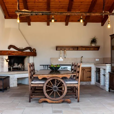 Modern Istrian Lere With Pool, Bbq Lounge & Activities In Sisan Villa Ližnjan