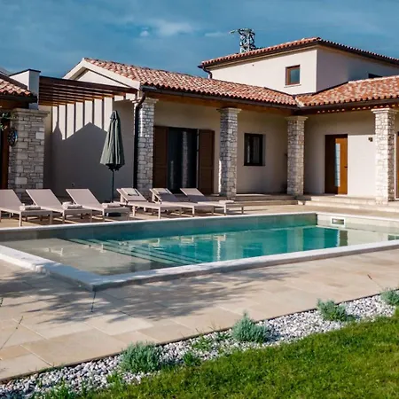 Modern Istrian Lere With Pool, Bbq Lounge & Activities In Sisan *