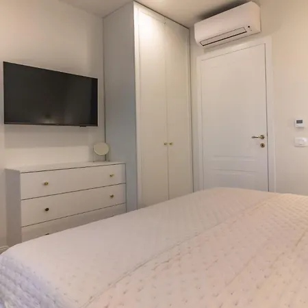 Modern Istrian Lere With Pool, Bbq Lounge & Activities In Sisan Villa *